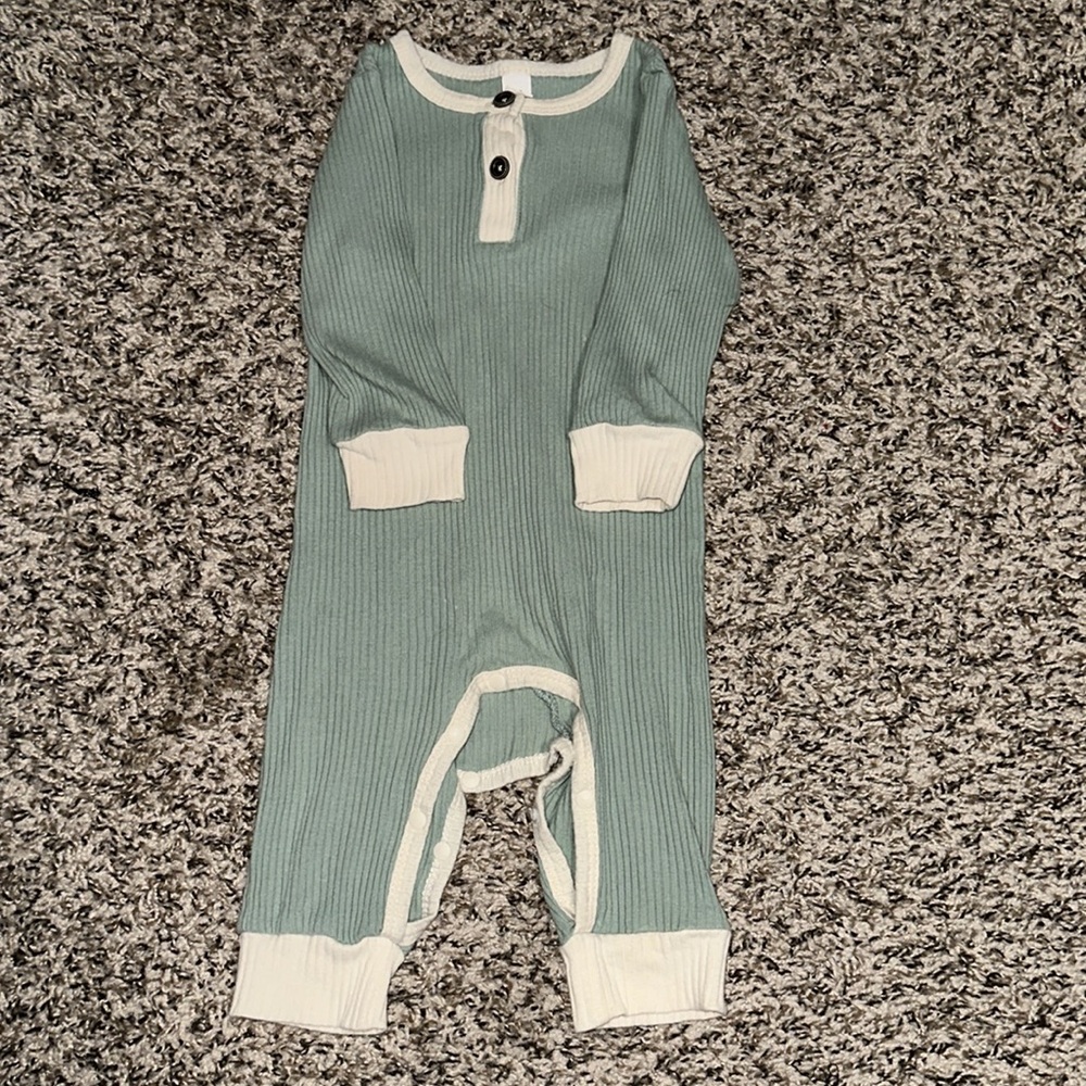 3 One Piece Rompers - Picture 5 of 8